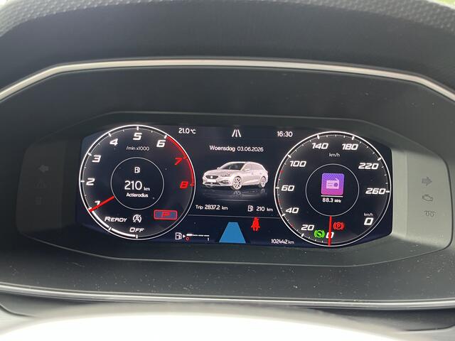 Seat Leon Sportstourer 1.5 eTSI FR  MODEL // CAMERA // NAVI // ELEK. ACHTERKLEP // ADAPTIVE CRUISE //