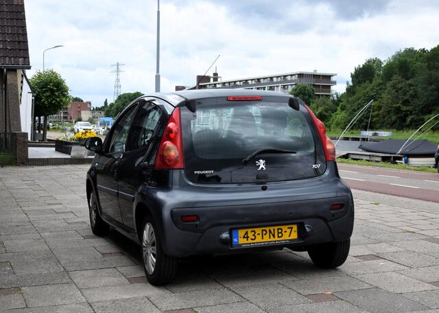 Peugeot 107 1.0-12V Accent Carplay Parkeersensoren Navigatie