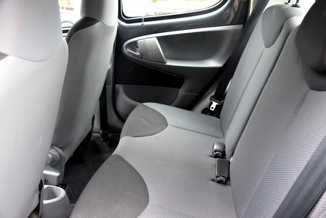 Peugeot 107 1.0-12V Accent Carplay Parkeersensoren Navigatie