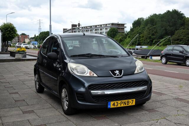Peugeot 107 1.0-12V Accent Carplay Parkeersensoren Navigatie