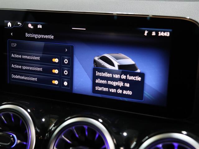 Mercedes-Benz EQA 250+ Business Solution Luxury 71 kWh | Panoramaschuifdak | Rijassistentiepakket |  Winter pakket | Achteruitrijcamera | Dodehoekassistent |