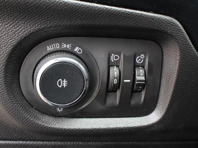 Opel Corsa 1.2 GS Line 131pk Aut. Navigatie Apple Carplay/Android Auto Camera Parkeersensoren Cruise Control Stoelverwarming Getinte ramen Airco