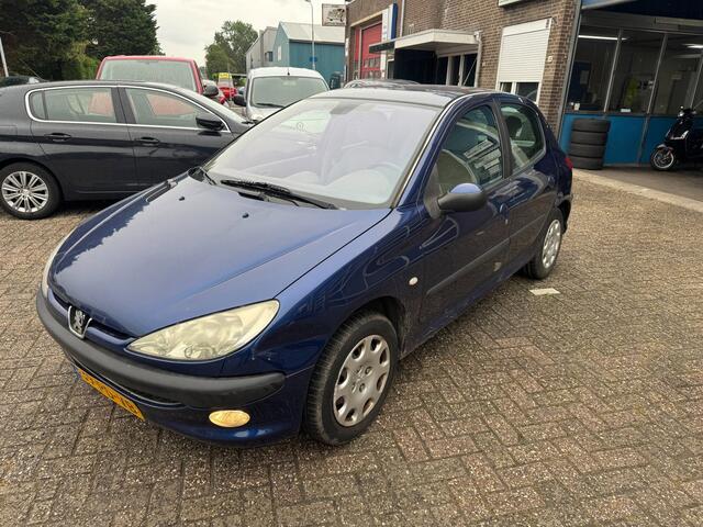 Peugeot 206 1.4 X-line AUTOMAAT AIRCO CLIMA