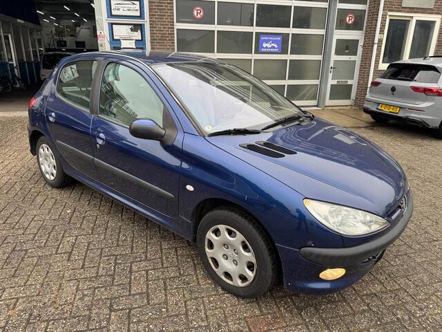 Peugeot 206 1.4 X-line AUTOMAAT AIRCO CLIMA