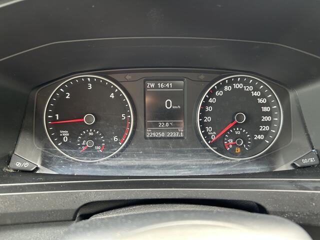 Volkswagen Transporter 2.0 TDI 150 PK ZWART NAVI MARGE EURO 6