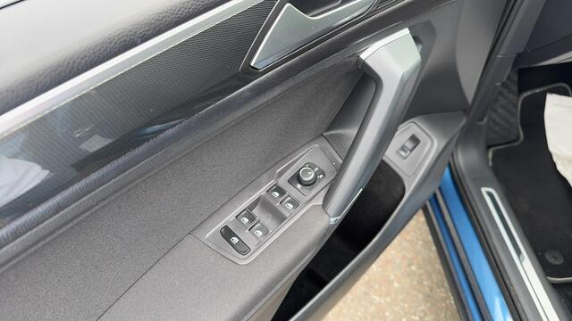 Volkswagen Tiguan Allspace 1.4 TSI 150PK COMFORTLINE 7-PERSOONS ELEKTR.KLEP/ACC/7-PERSOONS mist Multimedia scherm