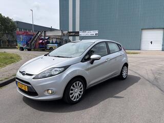 FORD FIESTA 1.25i Titanium 5-Deurs 82 PK. Zeer fijn rijdende auto !!! Distributieriem en waterpomp vervangen bij 154.000 KM !!