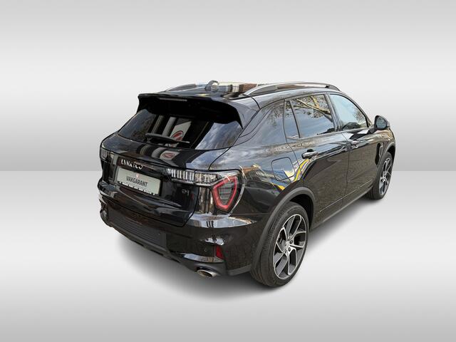 Lynk & Co 01 1.5 Full Black Edition | 360 graden camera | zwarte hemelbekleding | Apple Carplay/Android Auto | lichtmetalen wielen |