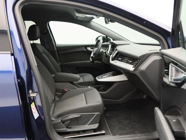 Audi Q4 e-tron 40 Advanced edition 77 kWh | Stoelverwarming | Camera | Adaptive Cruise | Matrix LED | CarPlay | 19 Inch | 44.728 Km 