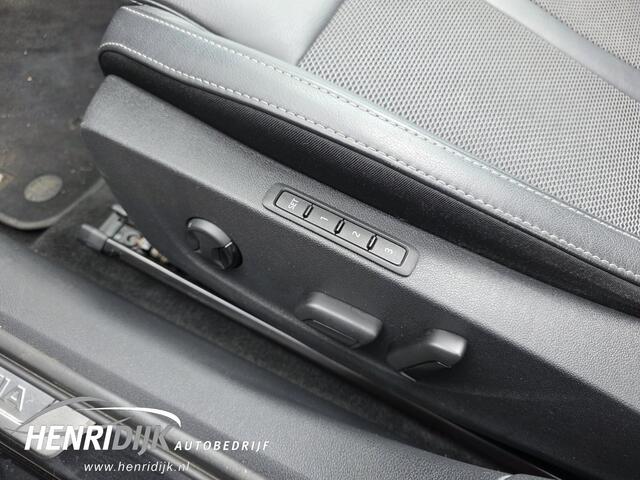 Skoda Octavia Combi 1.4 TSI iV PHEV Business Edition Plus Canton / Schuif Kantel Pano Dak / HUD / Camera