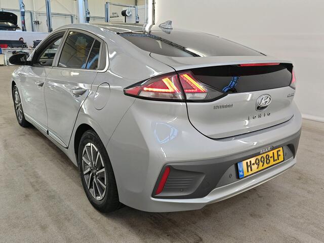 Hyundai Ioniq EV 38 kWh 136pk Premium Sky | SOH 100% | Schuifdak | Leder | Stuur- en Stoelverwarming | CarPlay | Camera | Navi |16
