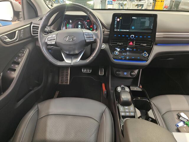 Hyundai Ioniq EV 38 kWh 136pk Premium Sky | SOH 100% | Schuifdak | Leder | Stuur- en Stoelverwarming | CarPlay | Camera | Navi |16
