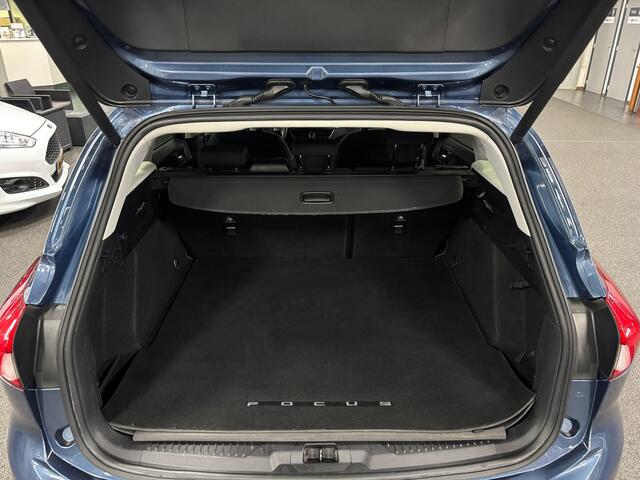 Ford Focus Wagon 1.5 EcoBoost Titanium Business NL-auto met trekhaak, Apple/Android Carplay