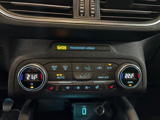 Ford Focus Wagon 1.5 EcoBoost Titanium Business NL-auto met trekhaak, Apple/Android Carplay