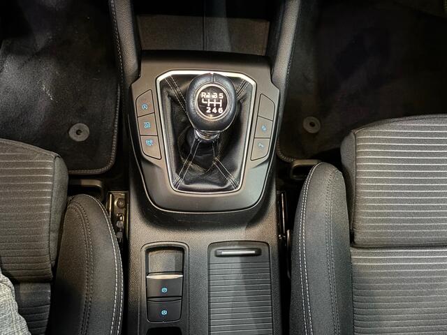 Ford Focus Wagon 1.5 EcoBoost Titanium Business NL-auto met trekhaak, Apple/Android Carplay