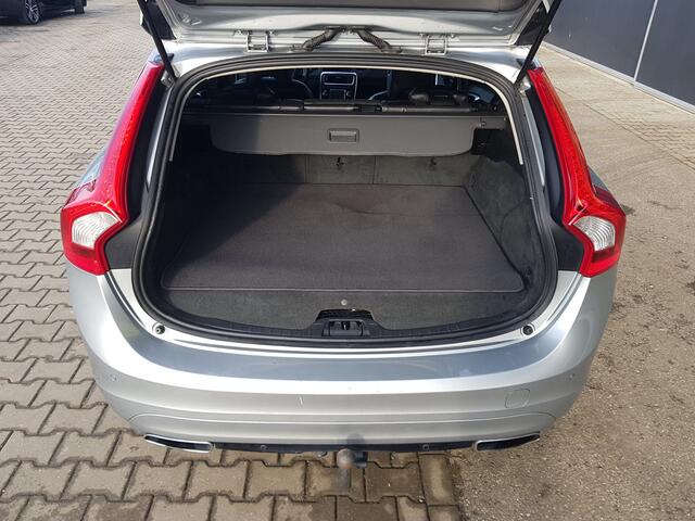 Volvo V60 2.4 D6 AWD Plug-In Hybrid Pure Limited