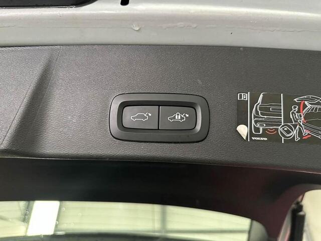 Volvo XC40 Recharge P8 AWD 408pk R-Design | SOH 93% | Half leder | Camera | Trekhaak