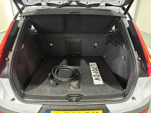 Volvo XC40 Recharge P8 AWD 408pk R-Design | SOH 93% | Half leder | Camera | Trekhaak