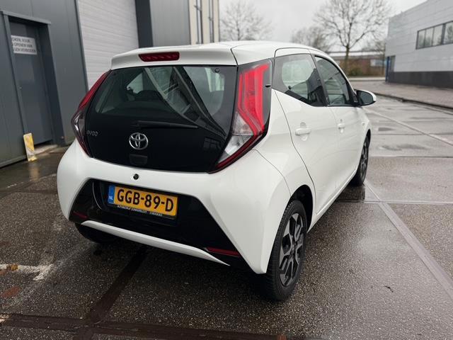Toyota Aygo 1.0 VVT-i x-play | Camera | Airco | Carplay | LM