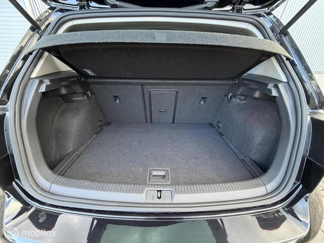 Volkswagen Golf 1.4 TSI 140PK ACT Highline / LED koplampen / Stoelverwarming / PDC / 18inc / NAP