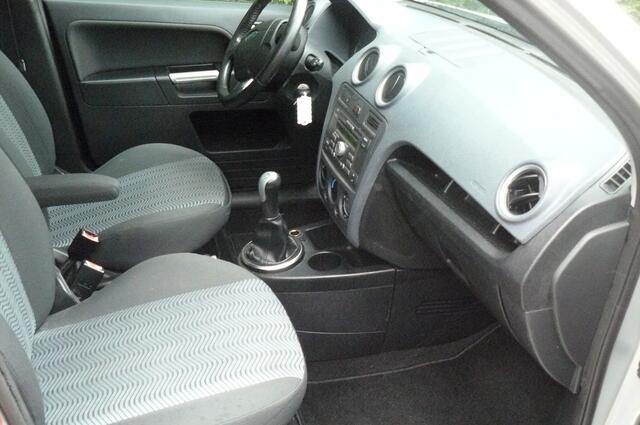 Ford Fusion 1.4-16V Futura 160232 KM NAP APK 7-5-2027