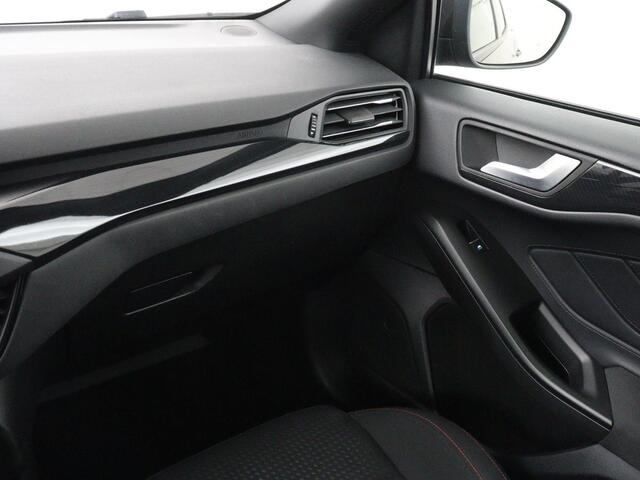 Ford Focus 1.5 EcoBoost ST Line | Stoelverwarming | Adaptive cruise | Camera | Carplay | Stuurverwarming | Navigatie | Full LED | Parkeerhulp | Climate con