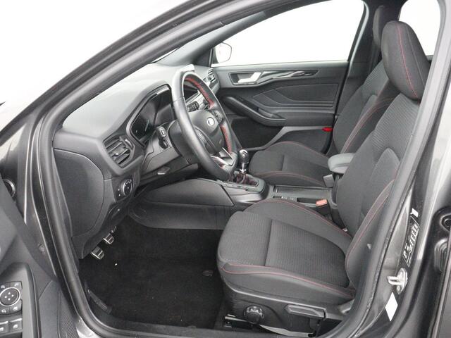 Ford Focus 1.5 EcoBoost ST Line | Stoelverwarming | Adaptive cruise | Camera | Carplay | Stuurverwarming | Navigatie | Full LED | Parkeerhulp | Climate con