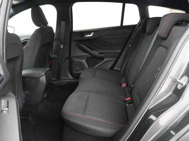 Ford Focus 1.5 EcoBoost ST Line | Stoelverwarming | Adaptive cruise | Camera | Carplay | Stuurverwarming | Navigatie | Full LED | Parkeerhulp | Climate con