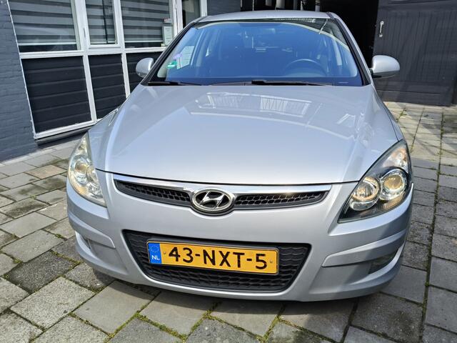 Hyundai I 30 1.6i Dynamic Business nw APK Parkeersensoren Goed onderhouden