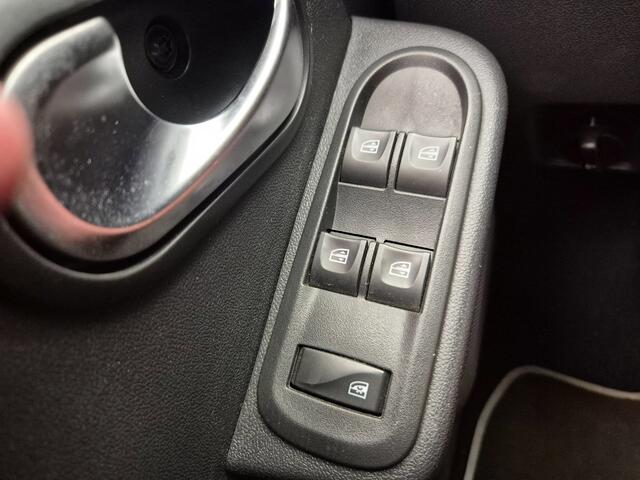 Dacia Duster 1.2 TCe 4x2 Blackshadow Navi Airco CruiseControl Alu Trekhaak