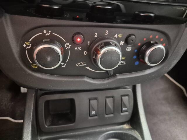 Dacia Duster 1.2 TCe 4x2 Blackshadow Navi Airco CruiseControl Alu Trekhaak