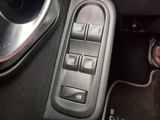 Dacia Duster 1.2 TCe 4x2 Blackshadow Navi Airco CruiseControl Alu Trekhaak