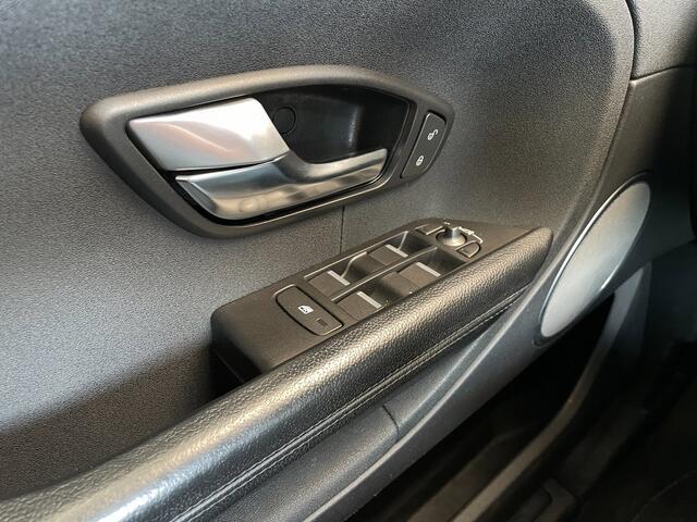 Land Rover Range ROVER EVOQUE 2.2 eD4 2WD Dynamic|Glazen dak|Trekhaak|Meridian Audio|Stoelverwarming