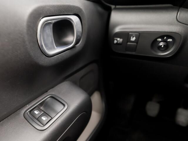 Citroen C3 1.2 PureTech Sport APPLE CARPLAY, NAVIGATIE, CRUISE, PARKEERSENSOREN, SPORTSTOELEN, BLUETOOTH, E APK, STAAT