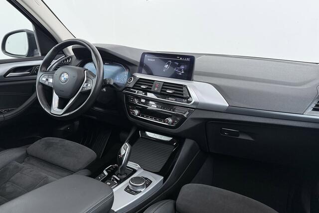 BMW X3 30e eDrive Edition | Uitklap Trekhaak | Panoramadak | CarPlay | Org NL | Sportstoelen | Digital Cockpit | Stoelverwarming |