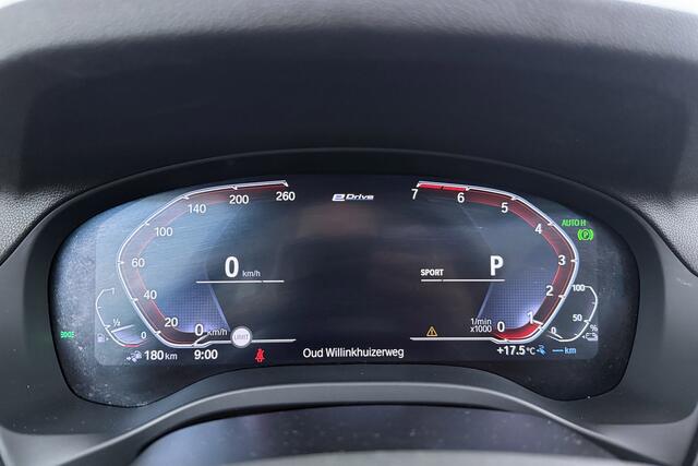 BMW X3 30e eDrive Edition | Uitklap Trekhaak | Panoramadak | CarPlay | Org NL | Sportstoelen | Digital Cockpit | Stoelverwarming |