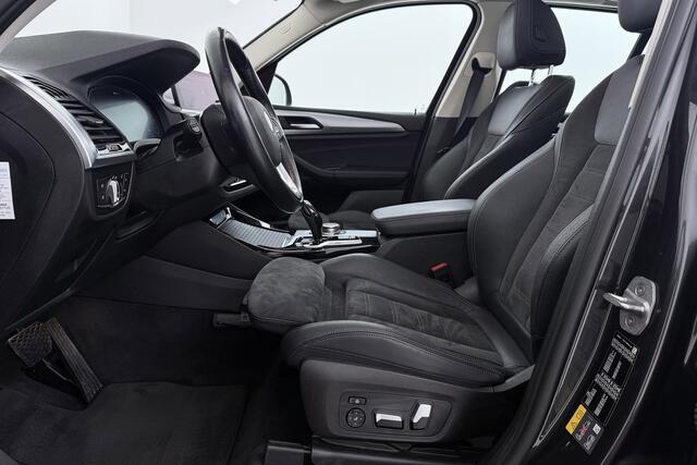 BMW X3 30e eDrive Edition | Uitklap Trekhaak | Panoramadak | CarPlay | Org NL | Sportstoelen | Digital Cockpit | Stoelverwarming |