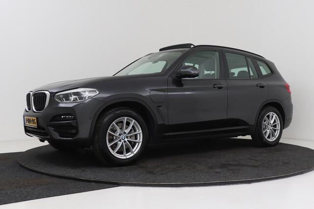 BMW X3 30e eDrive Edition | Uitklap Trekhaak | Panoramadak | CarPlay | Org NL | Sportstoelen | Digital Cockpit | Stoelverwarming |