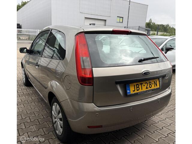 Ford Fiesta 1.4-16V Ambiente / AUTOMAAT / 3DRS / N.A.P