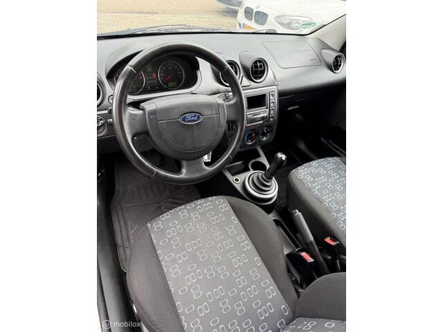 Ford Fiesta 1.4-16V Ambiente / AUTOMAAT / 3DRS / N.A.P
