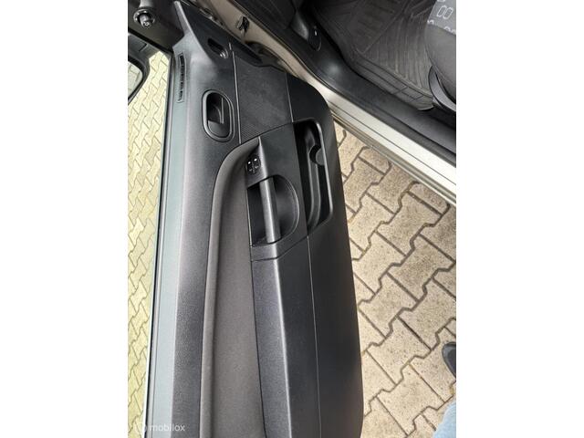 Ford Fiesta 1.4-16V Ambiente / AUTOMAAT / 3DRS / N.A.P