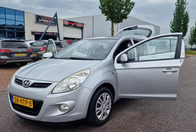 Hyundai I 20 1.4i DynamicVersion AIRCO ELEC.PAKET 2 X SLEUTELS