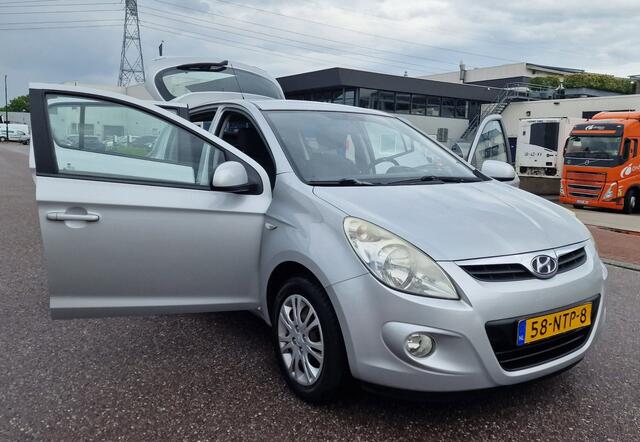 Hyundai I 20 1.4i DynamicVersion AIRCO ELEC.PAKET 2 X SLEUTELS