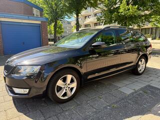 SKODA OCTAVIA Combi 1.6 TDI Greenline Businessline Black Edition