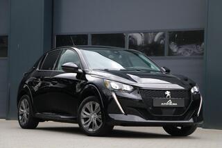 Peugeot E-208 EV Allure Pack 50 kWh AppleCarplay 3 Fase Camera PrivacyGlass Pdc Lmv 35000KM BJ2021