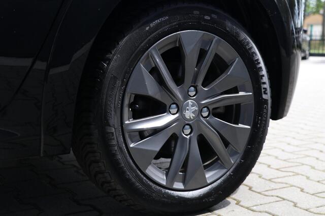 Peugeot E-208 EV Allure Pack 50 kWh AppleCarplay 3 Fase Camera PrivacyGlass Pdc Lmv 35000KM BJ2021