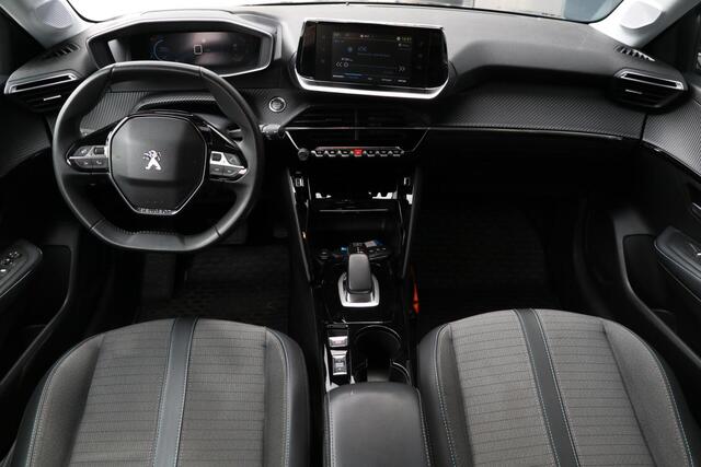 Peugeot E-208 EV Allure Pack 50 kWh AppleCarplay 3 Fase Camera PrivacyGlass Pdc Lmv 35000KM BJ2021