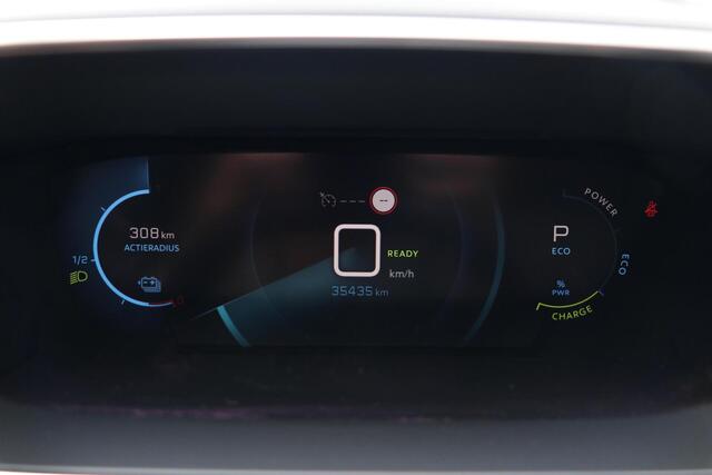 Peugeot E-208 EV Allure Pack 50 kWh AppleCarplay 3 Fase Camera PrivacyGlass Pdc Lmv 35000KM BJ2021