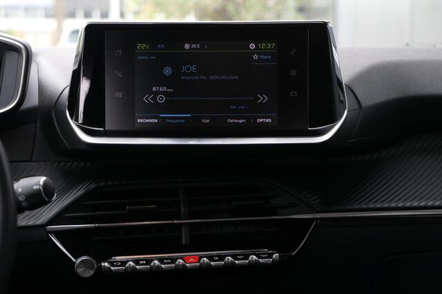 Peugeot E-208 EV Allure Pack 50 kWh AppleCarplay 3 Fase Camera PrivacyGlass Pdc Lmv 35000KM BJ2021