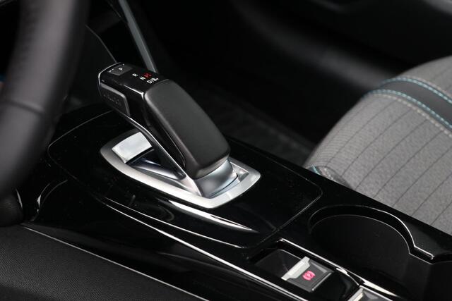 Peugeot E-208 EV Allure Pack 50 kWh AppleCarplay 3 Fase Camera PrivacyGlass Pdc Lmv 35000KM BJ2021